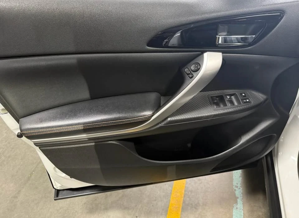 2018 Mitsubishi Eclipse Cross - Image 9 of 11