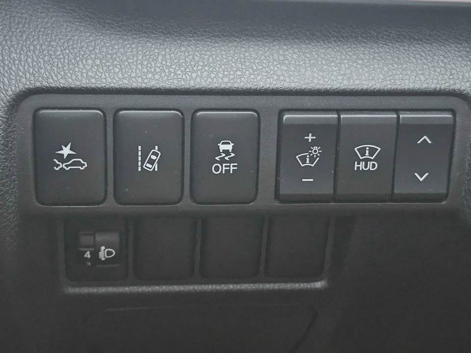 2018 Mitsubishi Eclipse Cross - Image 14 of 16