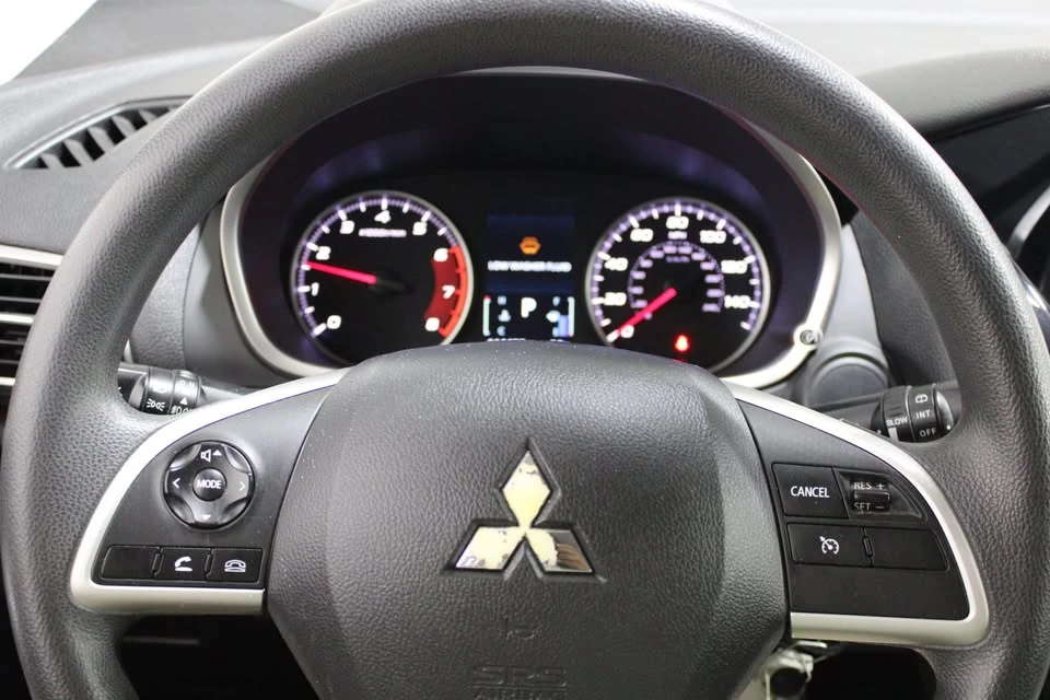 2018 Mitsubishi Eclipse Cross - Image 7 of 20