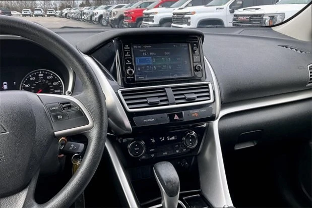 2018 Mitsubishi Eclipse Cross - Image 9 of 20