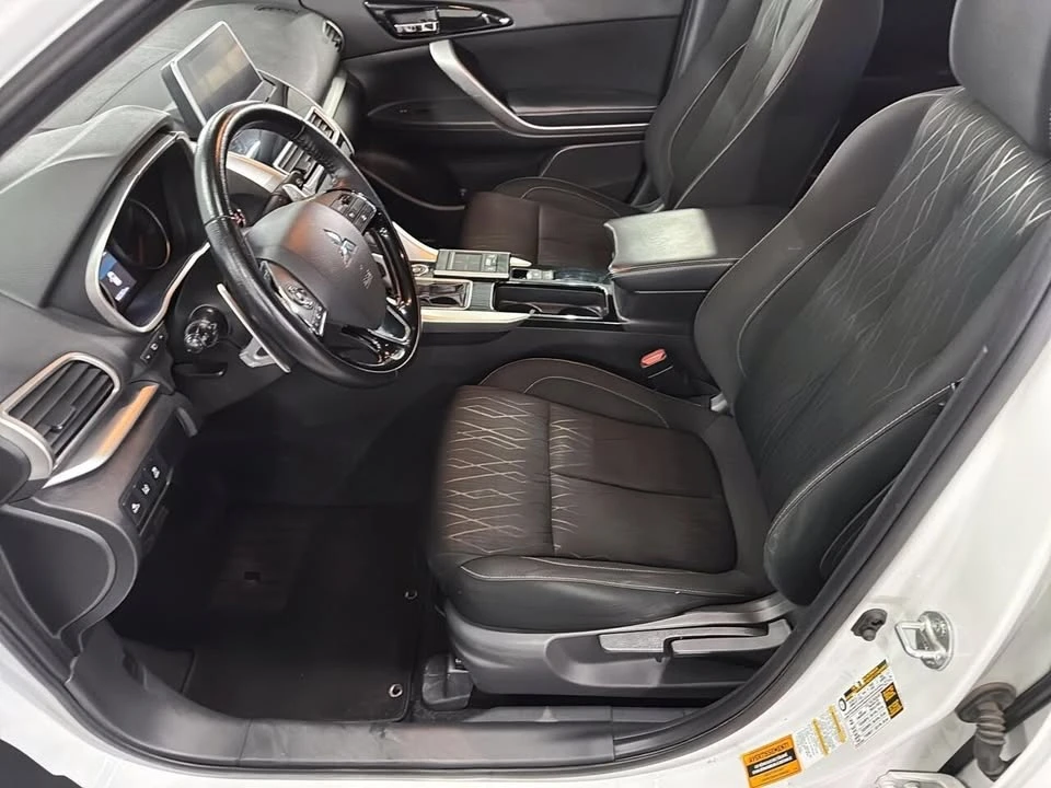 2018 Mitsubishi Eclipse Cross - Image 9 of 17