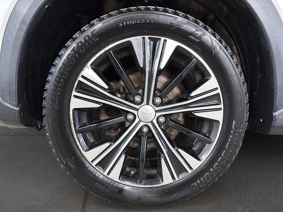 2018 Mitsubishi Eclipse Cross - Image 7 of 17