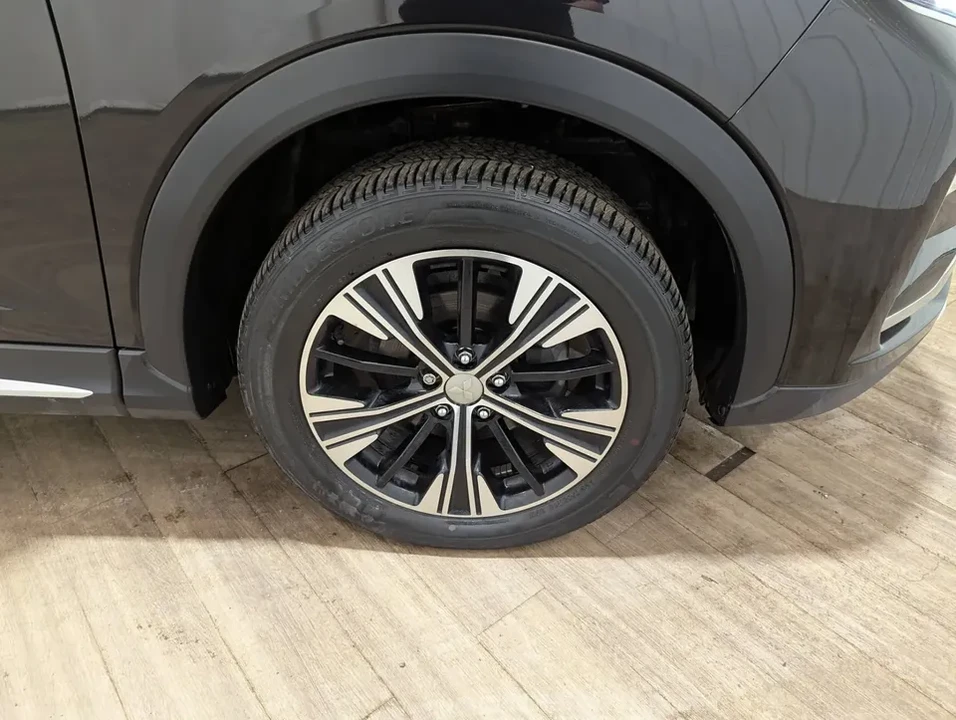 2018 Mitsubishi Eclipse Cross - Image 9 of 20