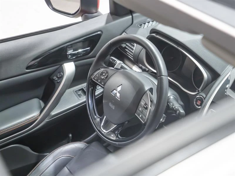 2018 Mitsubishi Eclipse Cross - Image 9 of 20