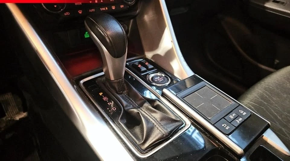 2018 Mitsubishi Eclipse Cross - Image 10 of 10