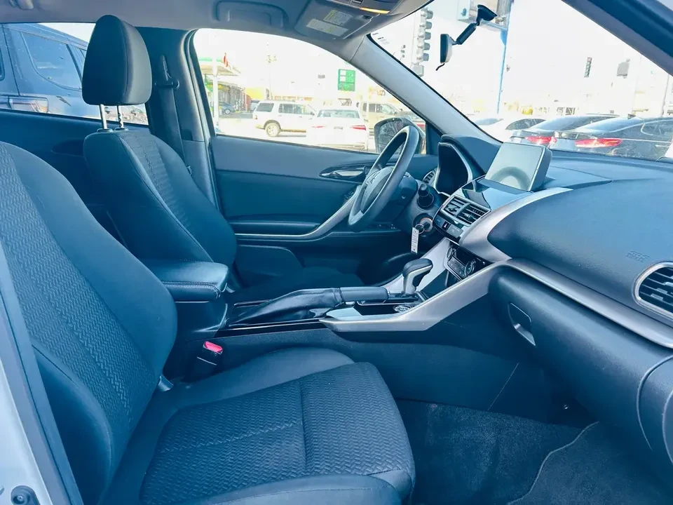 2018 Mitsubishi Eclipse Cross - Image 3 of 7