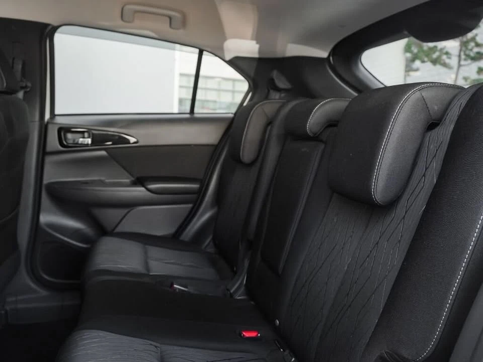 2018 Mitsubishi Eclipse Cross - Image 4 of 4