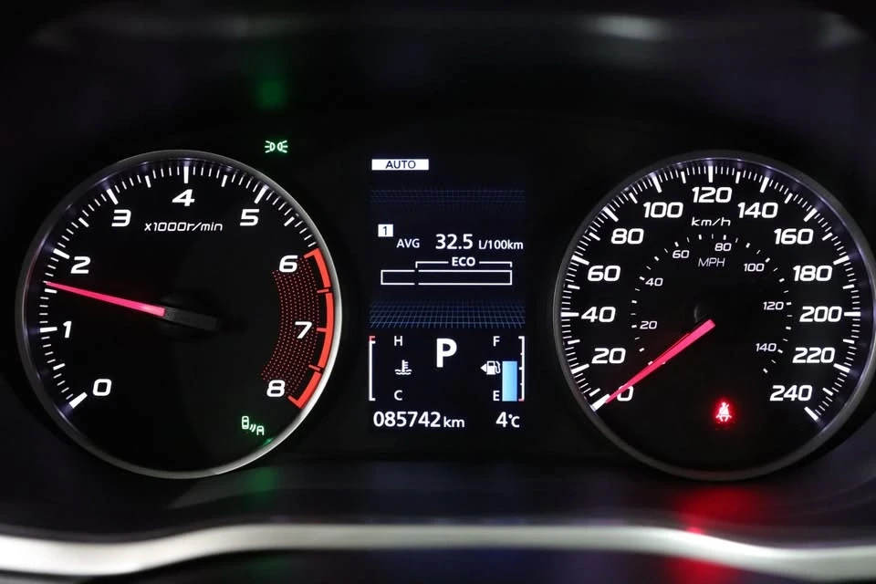 2018 Mitsubishi Eclipse Cross - Image 2 of 15
