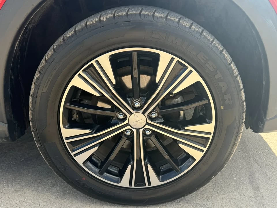 2018 Mitsubishi Eclipse Cross - Image 5 of 15