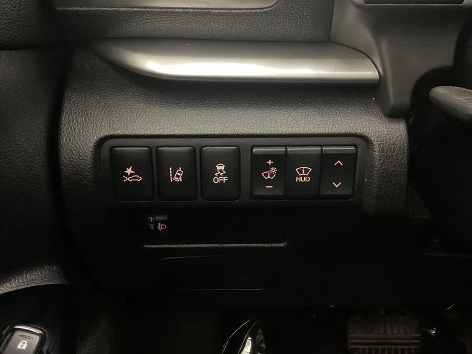 2018 Mitsubishi Eclipse Cross - Image 17 of 20