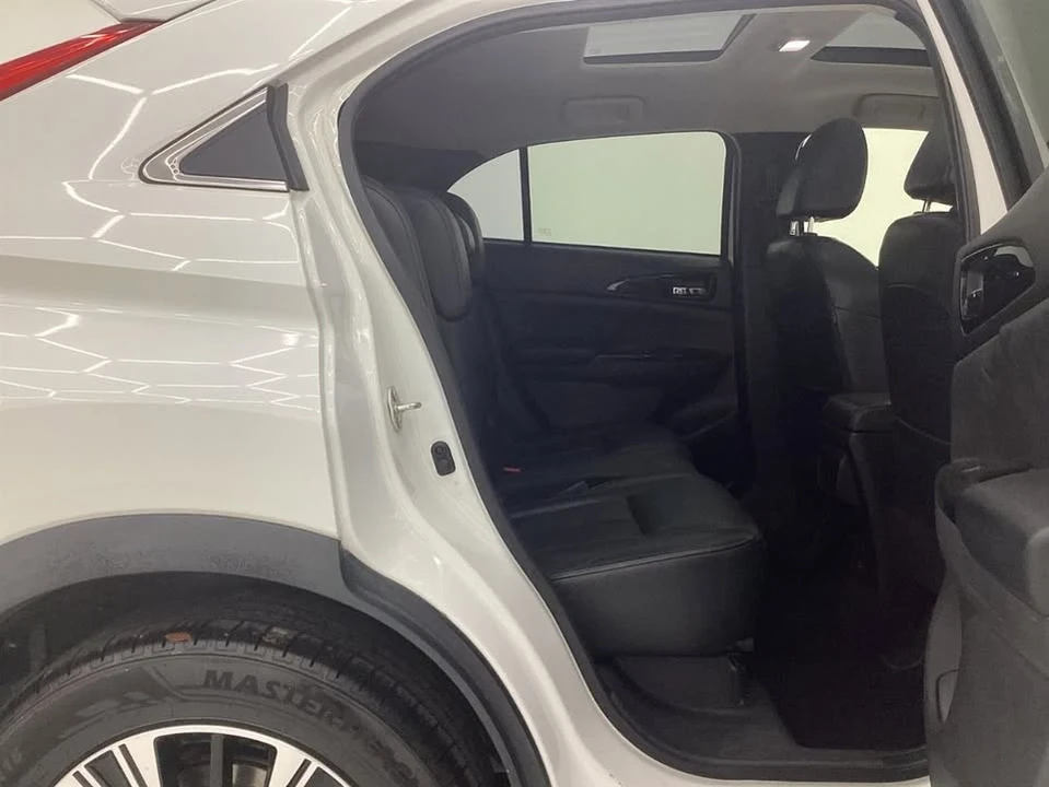 2018 Mitsubishi Eclipse Cross - Image 9 of 20