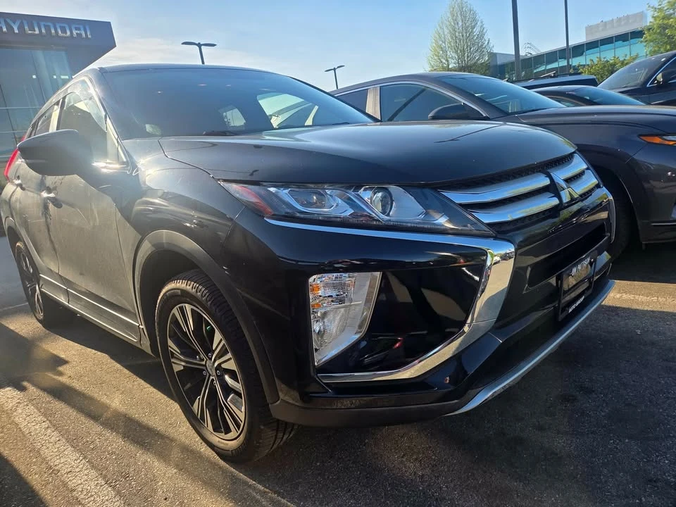2018 Mitsubishi Eclipse Cross - Image 2 of 15