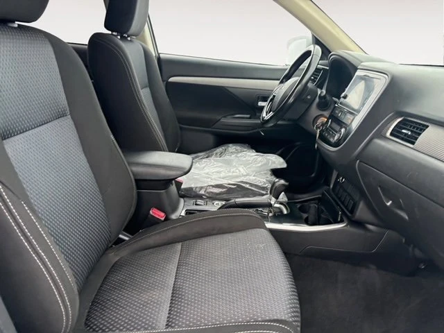 2018 Mitsubishi Outlander - Image 9 of 17
