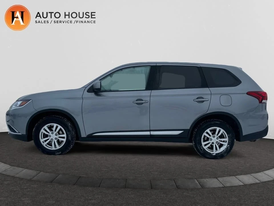 2018 Mitsubishi Outlander - Image 2 of 17