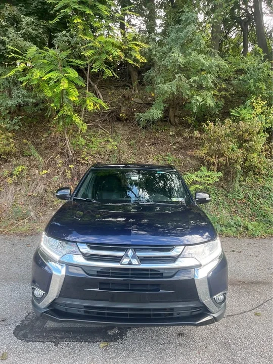 2018 Mitsubishi Outlander - Image 2 of 8