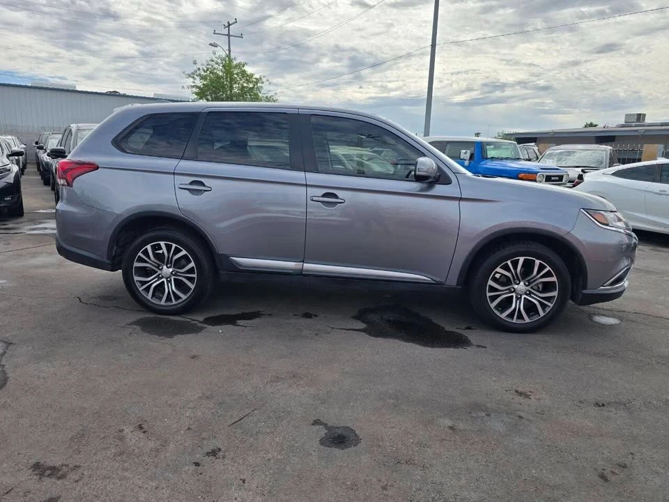 2018 Mitsubishi Outlander - Image 3 of 6