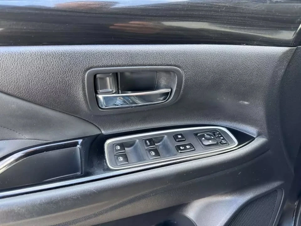 2018 Mitsubishi Outlander - Image 18 of 19