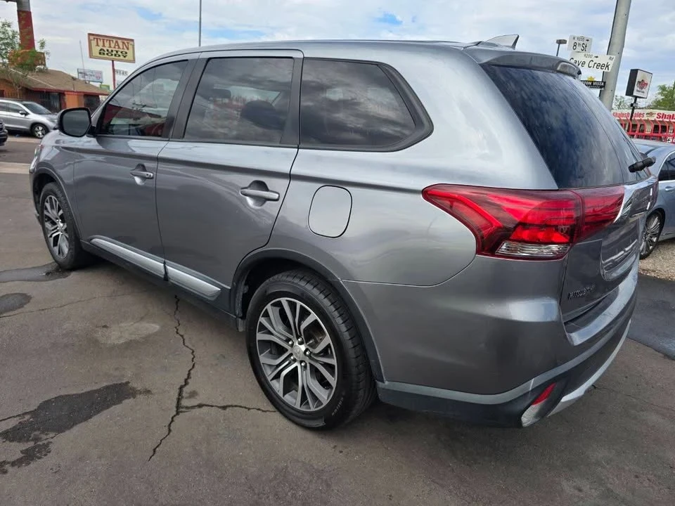 2018 Mitsubishi Outlander - Image 2 of 6