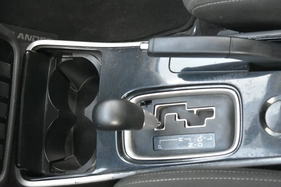 2018 Mitsubishi Outlander - Image 18 of 19