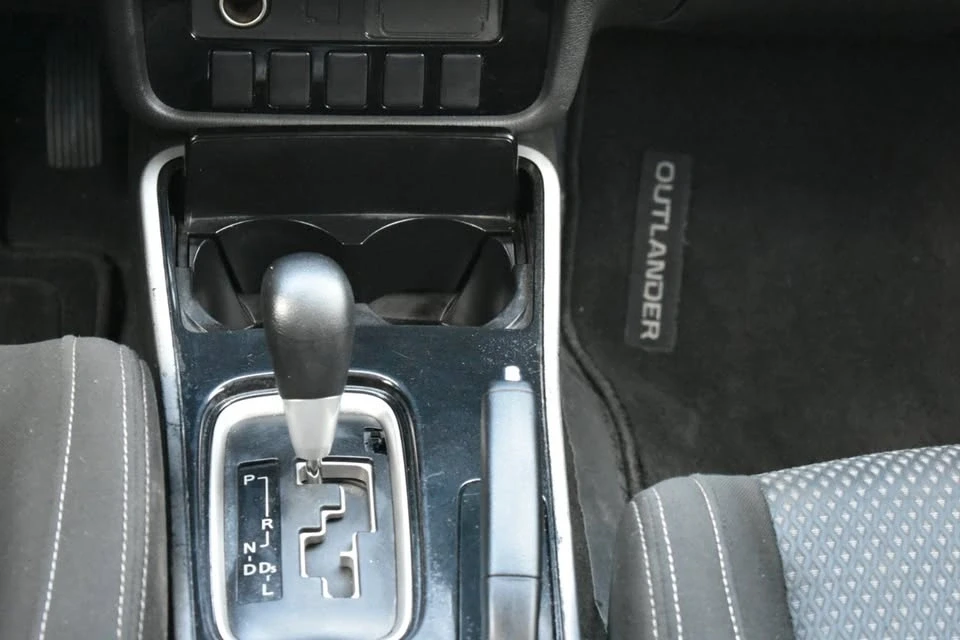 2018 Mitsubishi Outlander - Image 17 of 19
