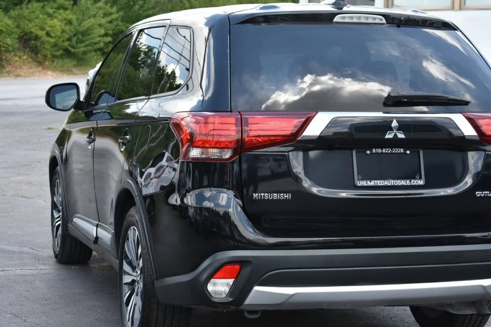 2018 Mitsubishi Outlander - Image 12 of 19