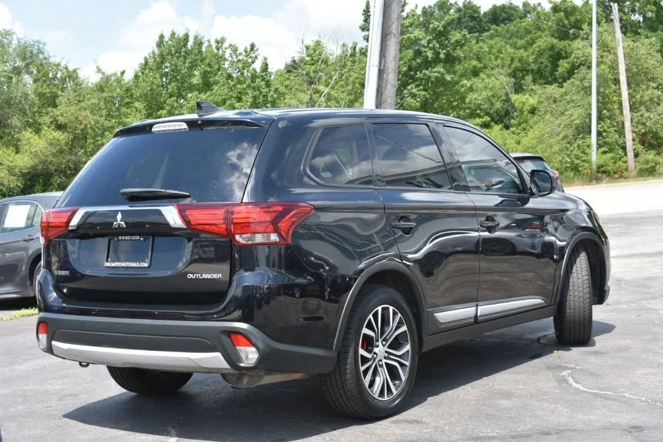 2018 Mitsubishi Outlander - Image 3 of 19