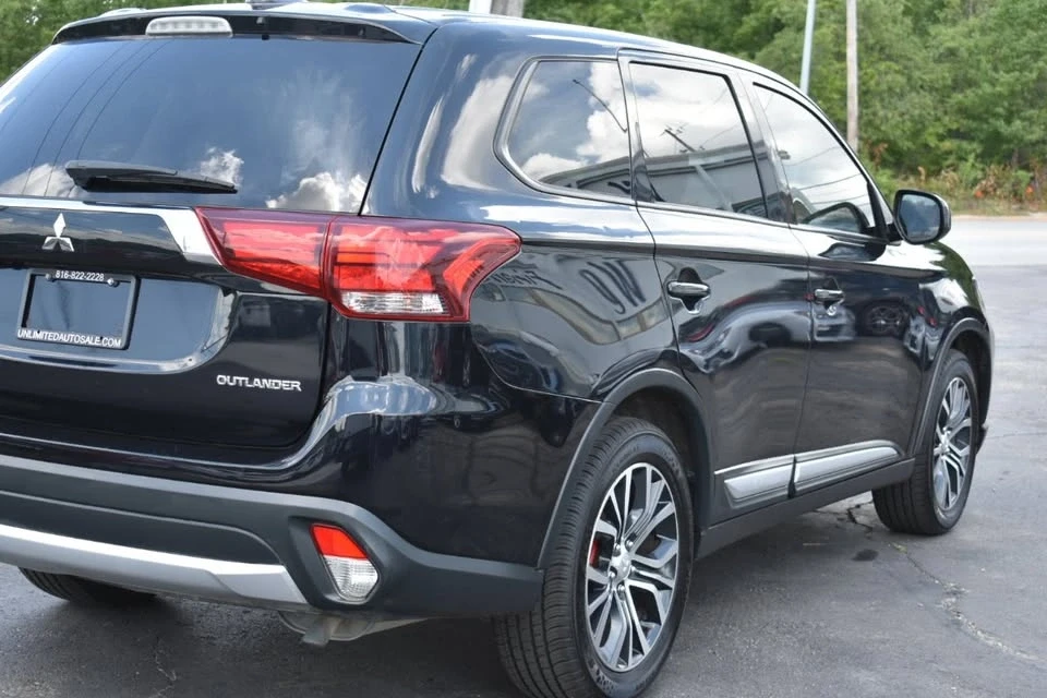 2018 Mitsubishi Outlander - Image 11 of 19