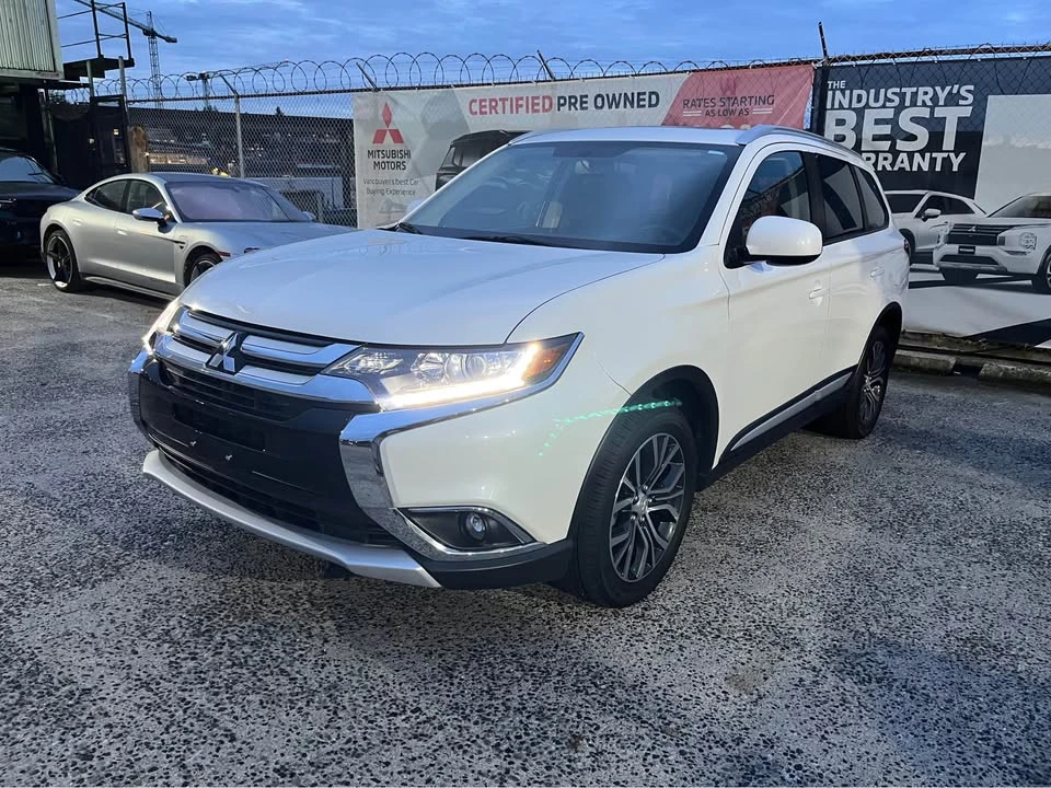 2018 Mitsubishi Outlander - Image 2 of 16