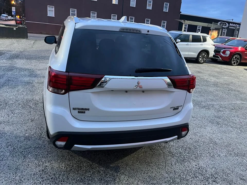 2018 Mitsubishi Outlander - Image 5 of 16