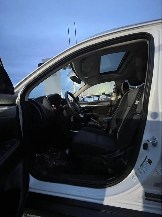 2018 Mitsubishi Outlander - Image 10 of 16