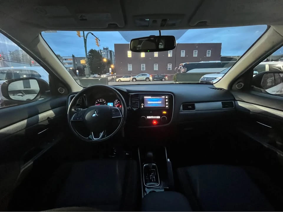 2018 Mitsubishi Outlander - Image 13 of 16