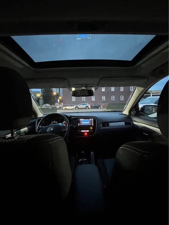 2018 Mitsubishi Outlander - Image 12 of 16