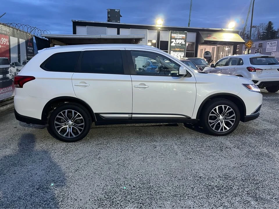 2018 Mitsubishi Outlander - Image 8 of 16