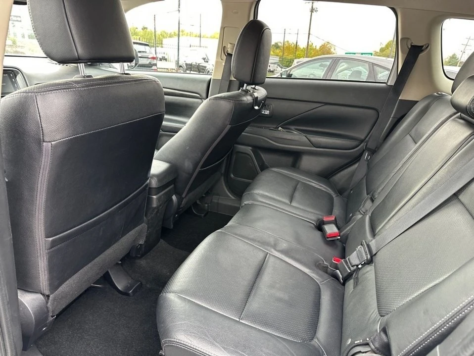 2018 Mitsubishi Outlander - Image 9 of 14