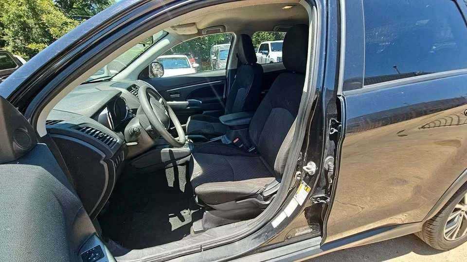 2018 Mitsubishi Outlander - Image 5 of 9