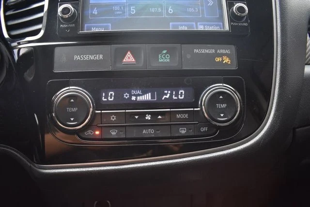 2018 Mitsubishi Outlander - Image 19 of 20