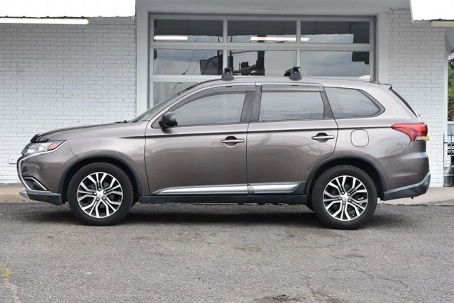 2018 Mitsubishi Outlander - Image 2 of 20