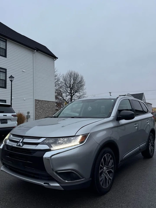 2018 Mitsubishi Outlander - Image 11 of 16