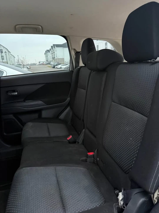 2018 Mitsubishi Outlander - Image 12 of 16