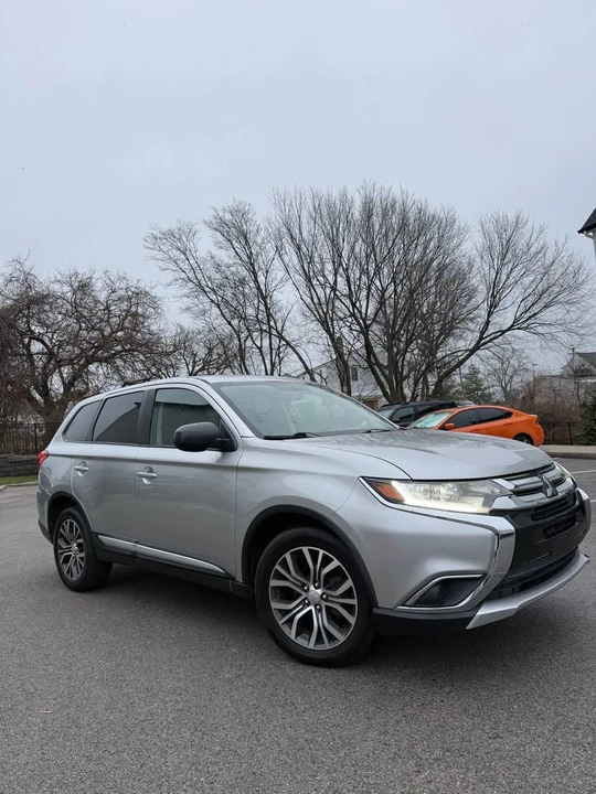 2018 Mitsubishi Outlander - Image 15 of 16