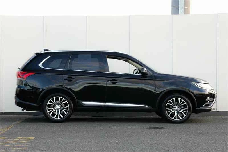 2018 Mitsubishi Outlander - Image 3 of 6
