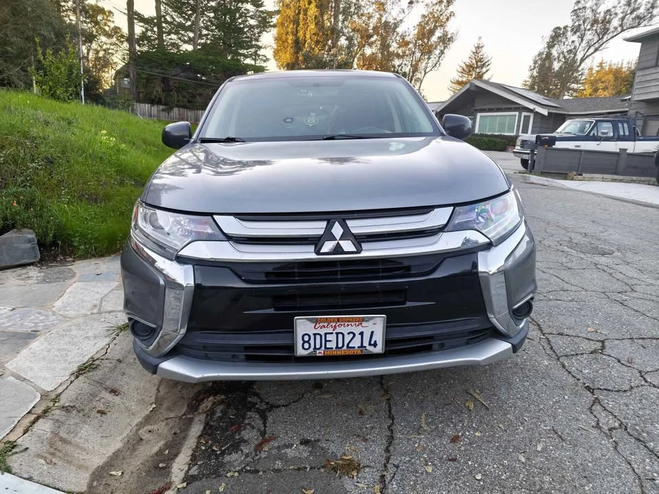 2018 Mitsubishi Outlander - Image 3 of 4