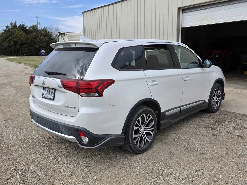 2018 Mitsubishi Outlander - Image 4 of 9