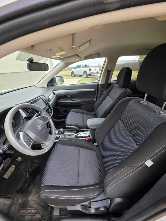 2018 Mitsubishi Outlander - Image 5 of 9
