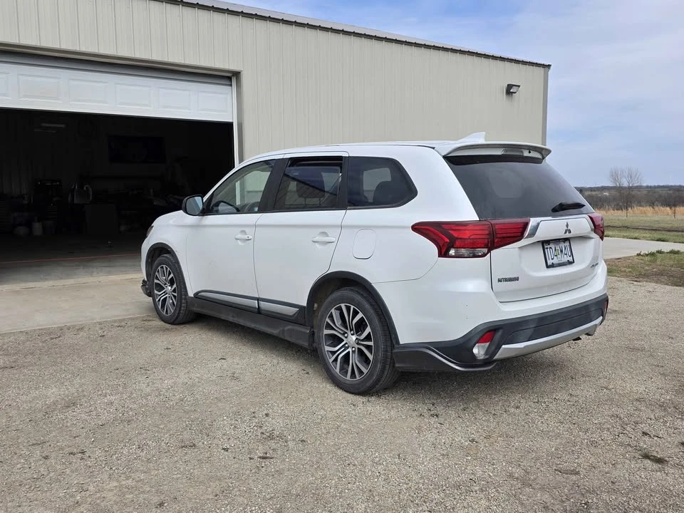 2018 Mitsubishi Outlander - Image 3 of 9