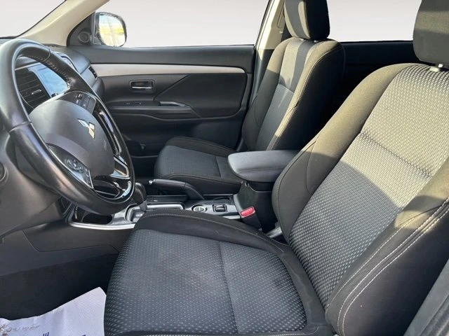 2018 Mitsubishi Outlander - Image 9 of 17