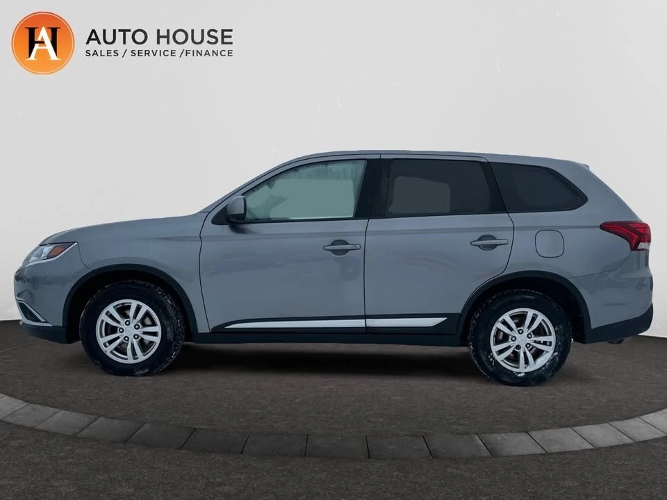 2018 Mitsubishi Outlander - Image 2 of 17