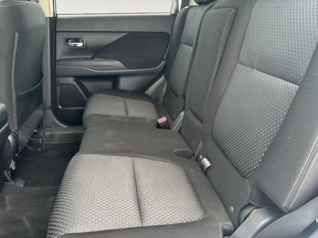 2018 Mitsubishi Outlander - Image 11 of 17