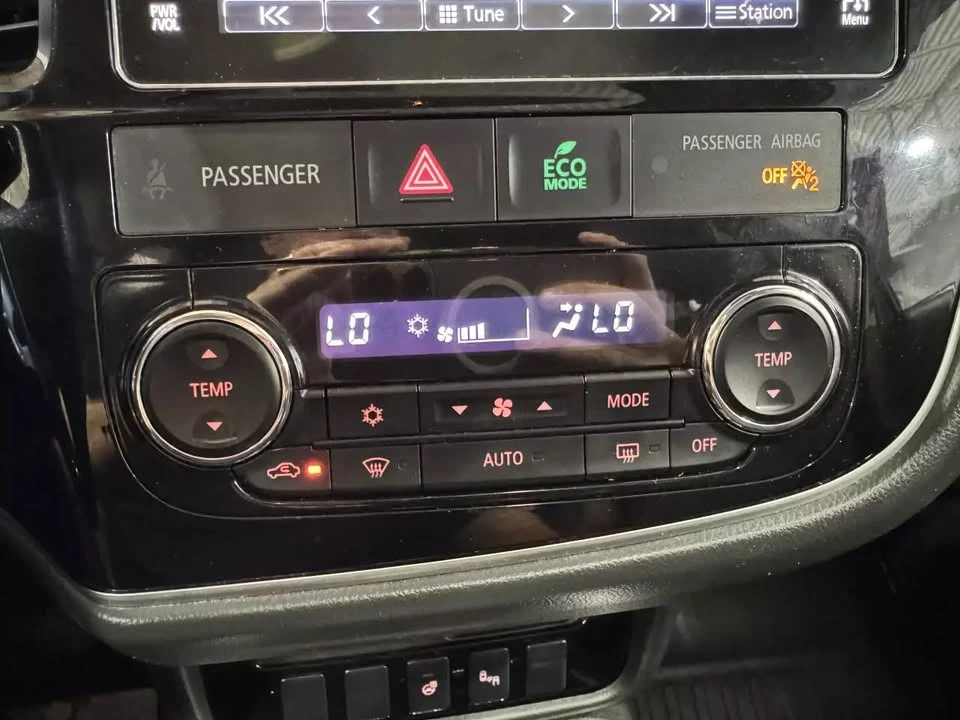 2018 Mitsubishi Outlander - Image 16 of 19