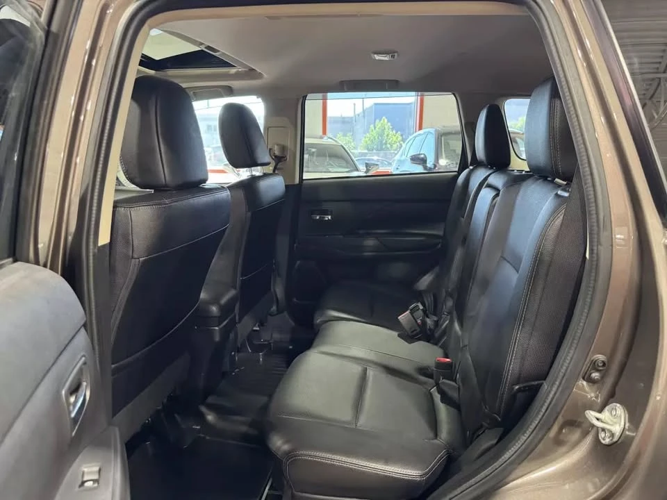 2018 Mitsubishi Outlander - Image 11 of 19